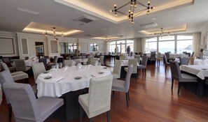 Breakfast, lunch and dinner served  - Hotel Silken Palacio Uribarren (Lekeitio)