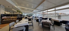 Colazione a buffet a pagamento, servita tutte le mattine 