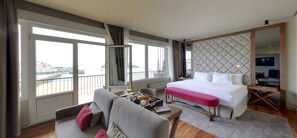 Doppia Premium, balcone, vista mare | Minibar, una scrivania, ferro/asse da stiro, Wi-Fi gratuito