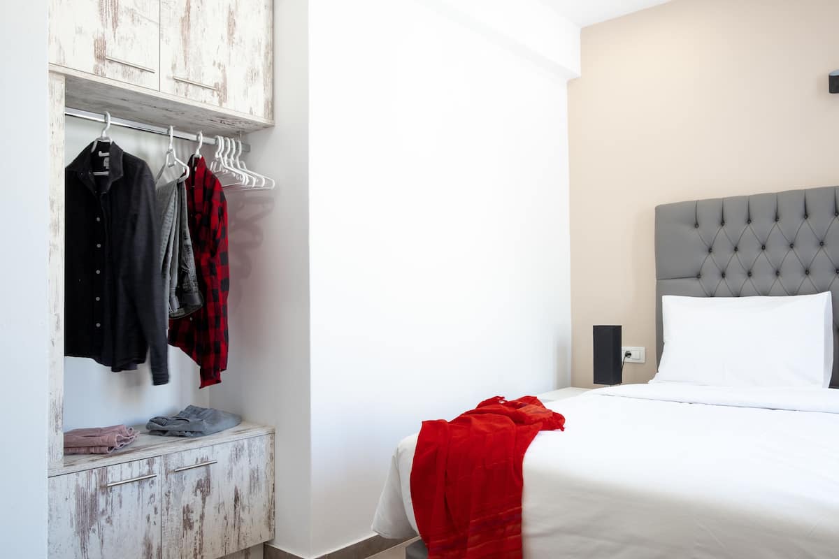 Superior Studio | In-room safe, soundproofing, iron/ironing board, free WiFi