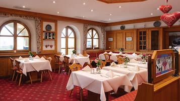 Café da manhã com buffet todos os dias (EUR 7.50 por pessoa)