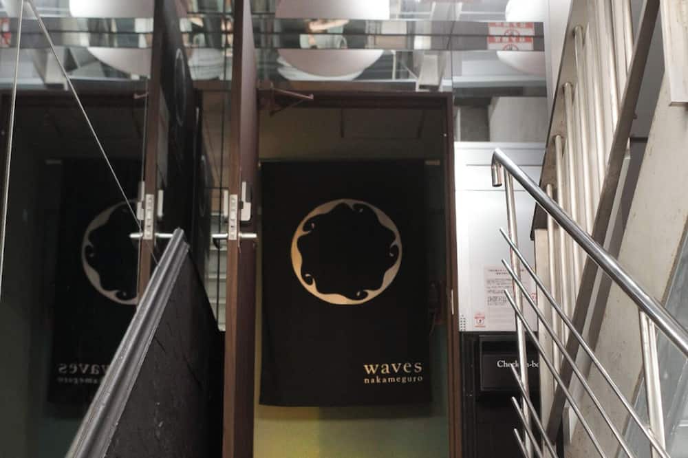 Waves Nakameguro