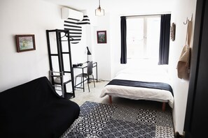 #01Hana Double Room (Shared Shower Room & Toilet)  | Desk, iron/ironing board, free WiFi, bed sheets - Waves Nakameguro (Tokyo)