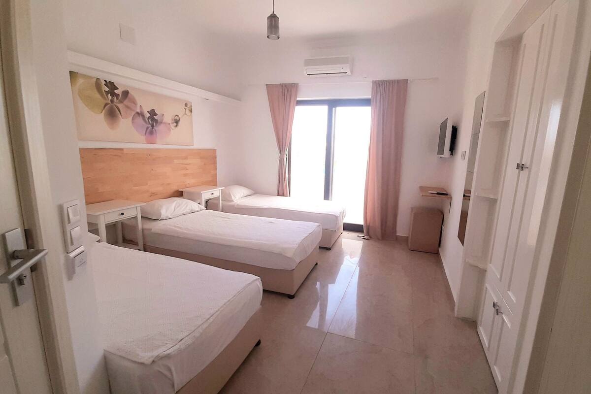 Standard Triple Room | 1 bedroom, blackout drapes, WiFi (free), bed sheets