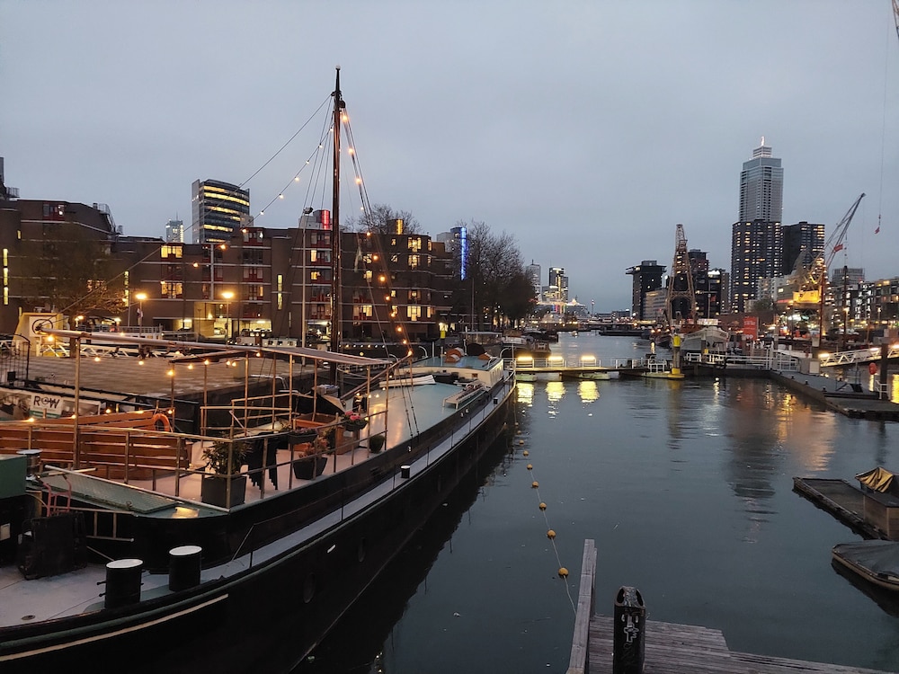 Rooms on Water image