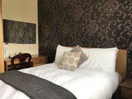 Comfort tweepersoonskamer, en-suite badkamer (Small Double)