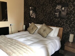 Standard Double Room, Ensuite | Premium bedding, bed sheets - The Old Coach House Hotel (Buckie)
