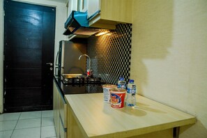 Studio | Coin cuisine privé | Réfrigérateur, plaque de cuisson, bouilloire électrique, cuiseur de riz