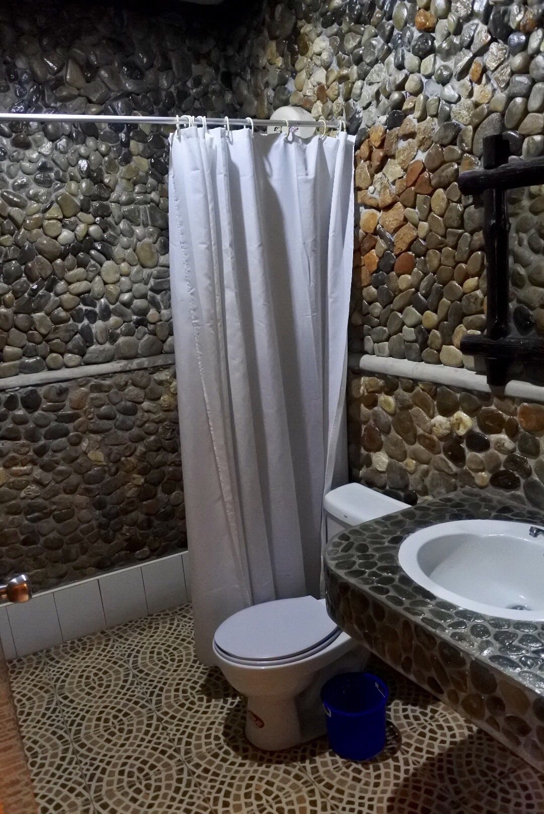 shower, free toiletries, towels