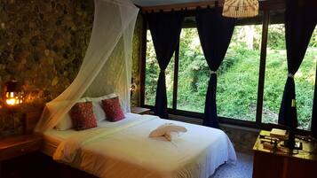 River Room - Double Bed | Desk, rollaway beds, free WiFi