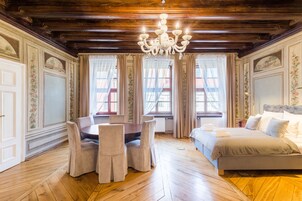 Ropa de cama hipoalergénica y sistema de insonorización 