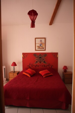 Camera doppia | Con stile personalizzato, con arredamento individuale, tende oscuranti