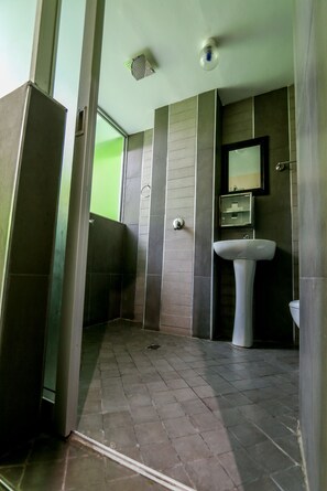 Shower - Metro Lodge Beach (Durban)