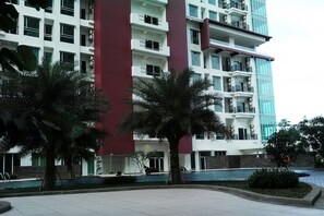 Front of property - 2 Bedrooms Woodland Park Apartment by Travelio (Jakarta)