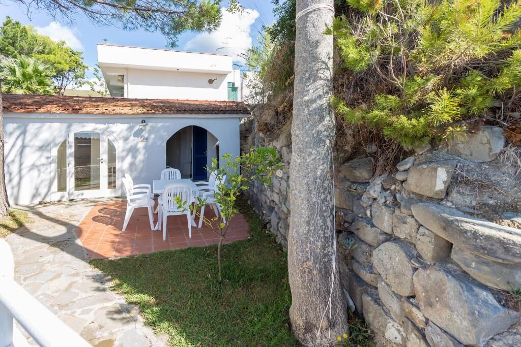 Bungalow, Patio, Sea View | Outdoor dining