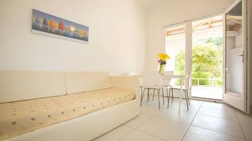 Living area | Flat-screen TV