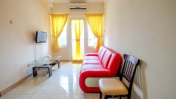 Apartment, 2 Bedrooms | Living area