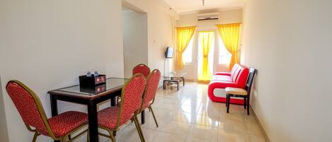 Apartment, 2 Bedrooms | In-room dining