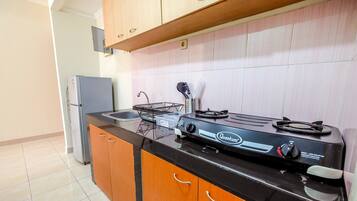 Apartment, 2 Bedrooms | Private kitchenette