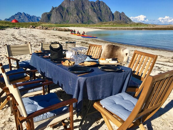 Daily continental breakfast (NOK 150 per person) - Lofoten Beach Glamping (Vagan)