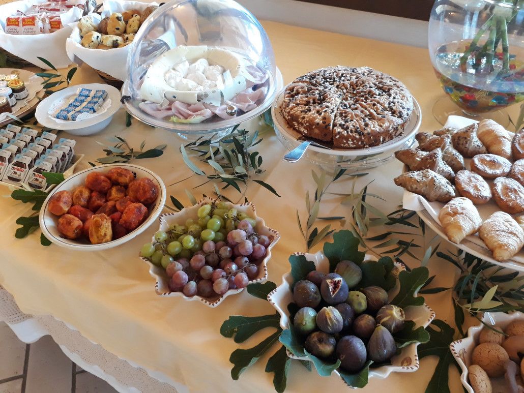 Tägliches inbegriffenes kontinentales Frühstück