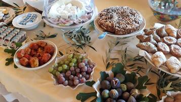 Tägliches inbegriffenes kontinentales Frühstück