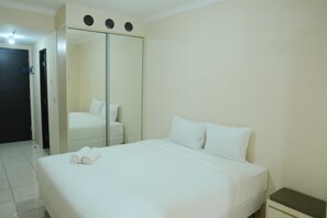Studio | Free WiFi, bed sheets - Simply Studio Room at Grand Serpong Apartment By Travelio (Tangerang)