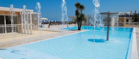 Una spiaggia nelle vicinanze
