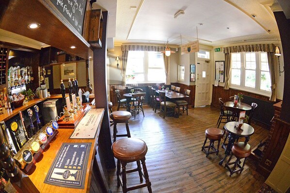 Bar (on property) - The Flying Bull Inn (Liss)
