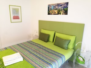 Luxury Double or Twin Room, Private Bathroom | In-room safe, desk, free cots/infant beds, free WiFi - B&B Linea Verde (Milan)
