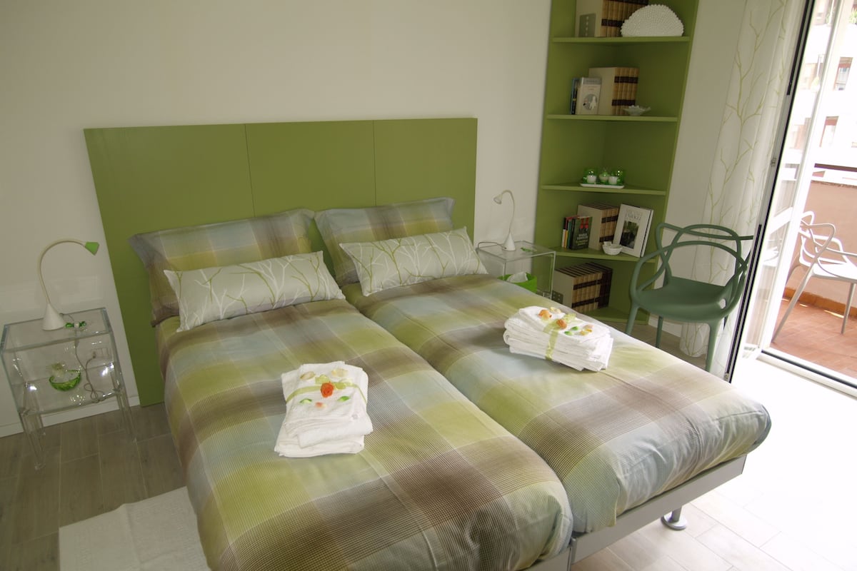 Luxury-Doppel- oder -Zweibettzimmer, eigenes Bad | Zimmersafe, Schreibtisch, kostenlose Babybetten, kostenloses WLAN