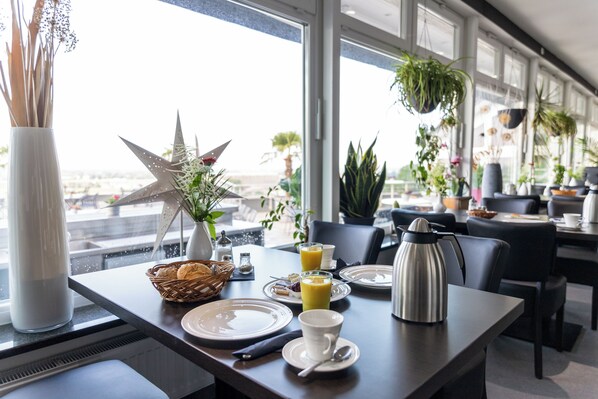 Tägliches nach Wunsch zubereitetes Frühstück (8.00 EUR pro Person)