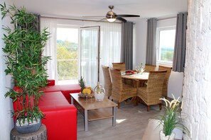 Apartment (Ferienwohnung Maaridyll) | Hochwertige Bettwaren, individuell dekoriert, individuell eingerichtet