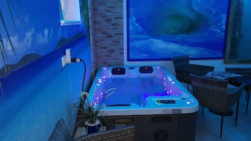 Bồn tắm spa trong nhà
