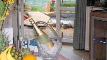 Studio (Vulkanpanorama) | Premium bedding, individually decorated, individually furnished, desk