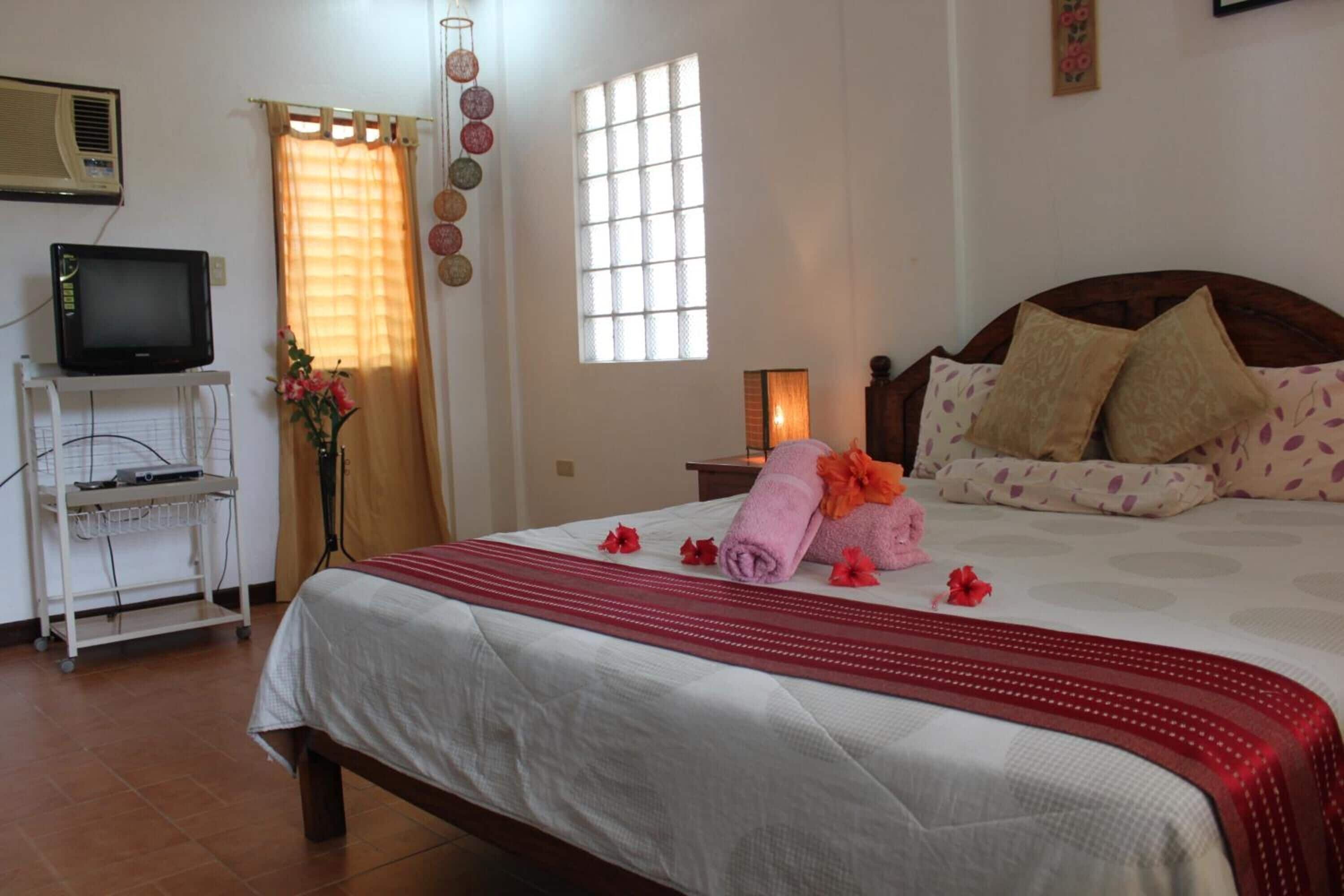 1 bedroom, bed sheets, wheelchair access