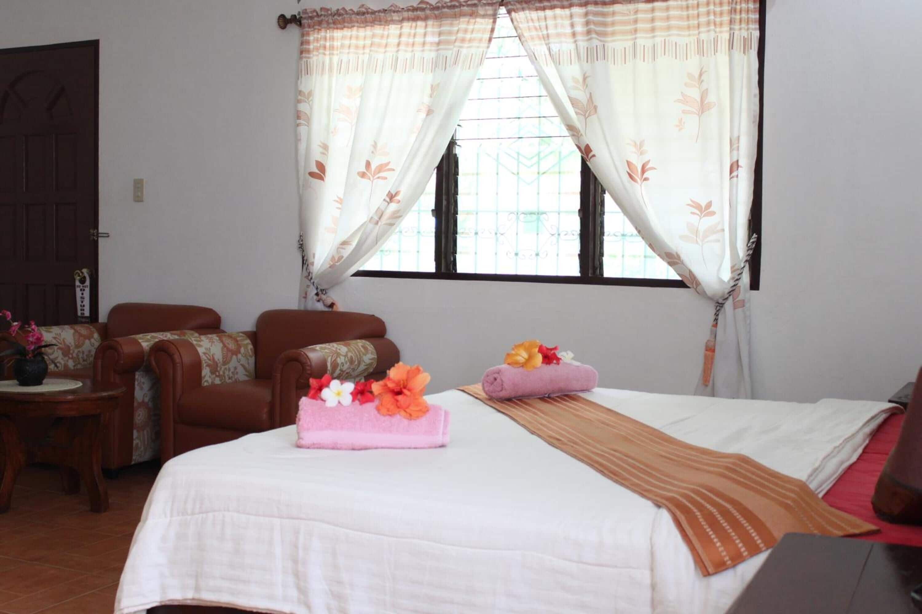 1 bedroom, bed sheets, wheelchair access