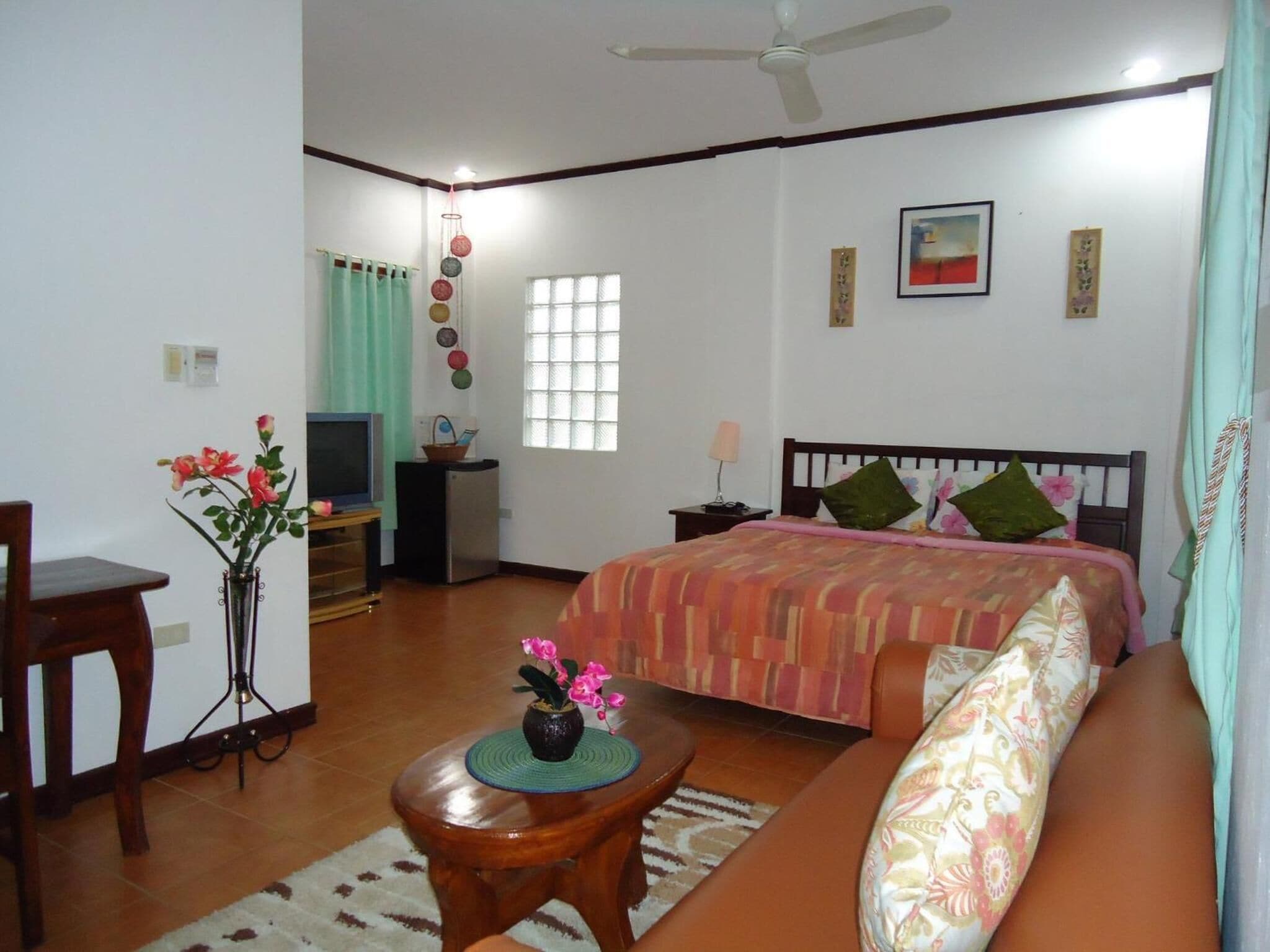 1 bedroom, bed sheets, wheelchair access