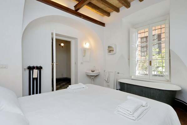 Casa, letti multipli, vista città (Art Deco Terrace Apartment) | 2 camere, Wi-Fi gratuito, lenzuola