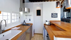House, 2 Double Beds, City View (Pantheon Luxury Terrace Attic) | Private kitchen | Coffee/tea maker, full-size fridge, oven, stovetop - Pantheon Luxury Terrace Attic (Rome)