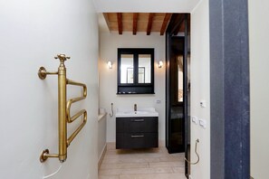 Casa, 2 letti matrimoniali, vista città (Pantheon Luxury Terrace Attic) | 2 camere, Wi-Fi gratuito, lenzuola