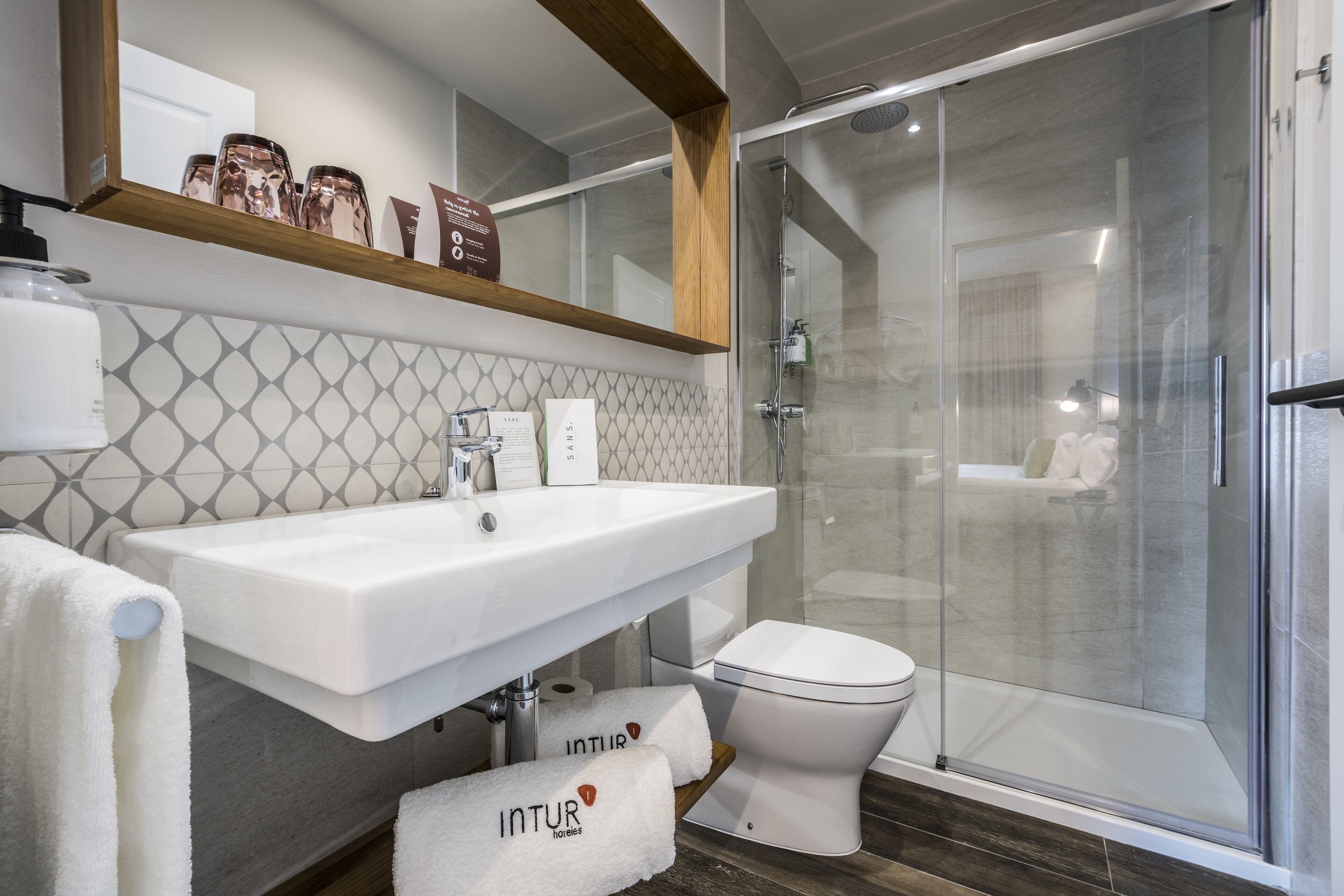 shower, free toiletries, towels