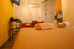 이코노미 쿼드룸 | 책상, 방음 설비, 유아용 침대, 무료 WiFi