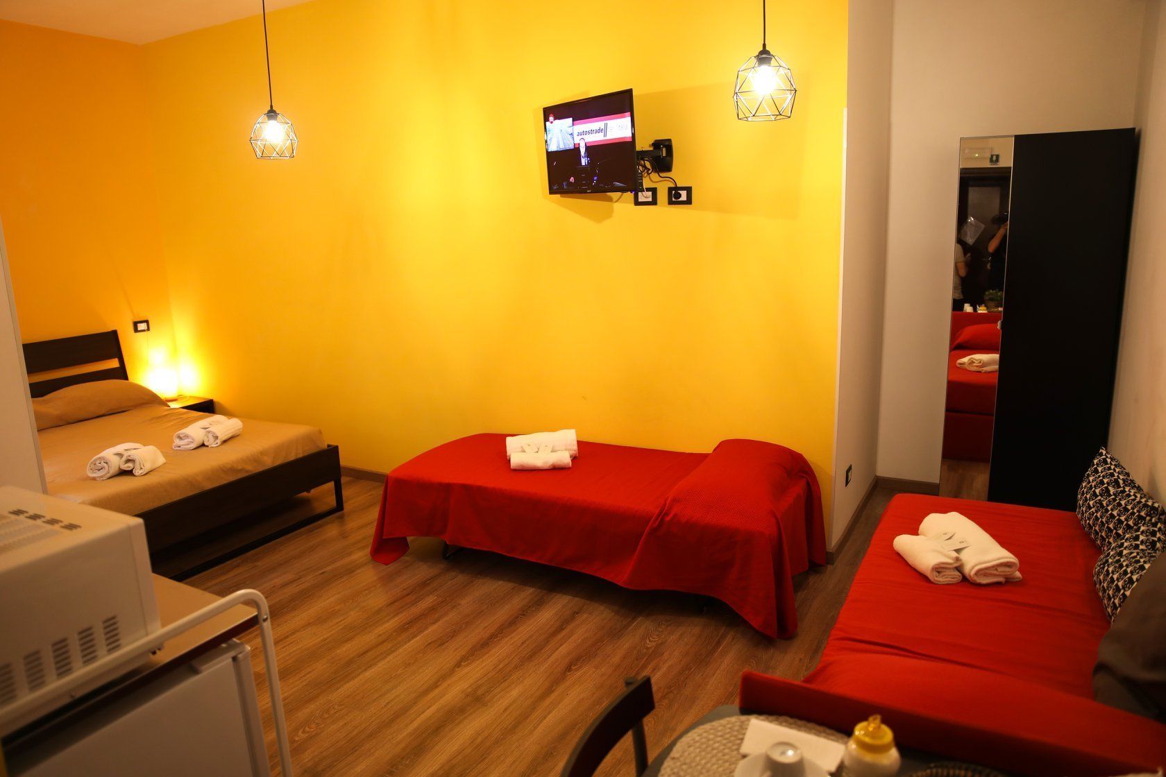 이코노미 쿼드룸 | 책상, 방음 설비, 유아용 침대, 무료 WiFi