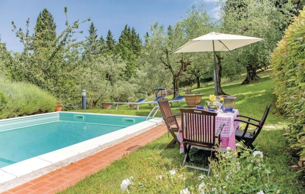 Seasonal outdoor pool, pool umbrellas, pool loungers - Casale Le Torri (Rignano sull'Arno)