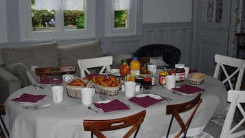 Free daily full breakfast