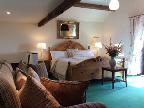 デラックス ダブルルーム バルコニー (Room 1) | デスク、WiFi (無料)、ベッドシーツ