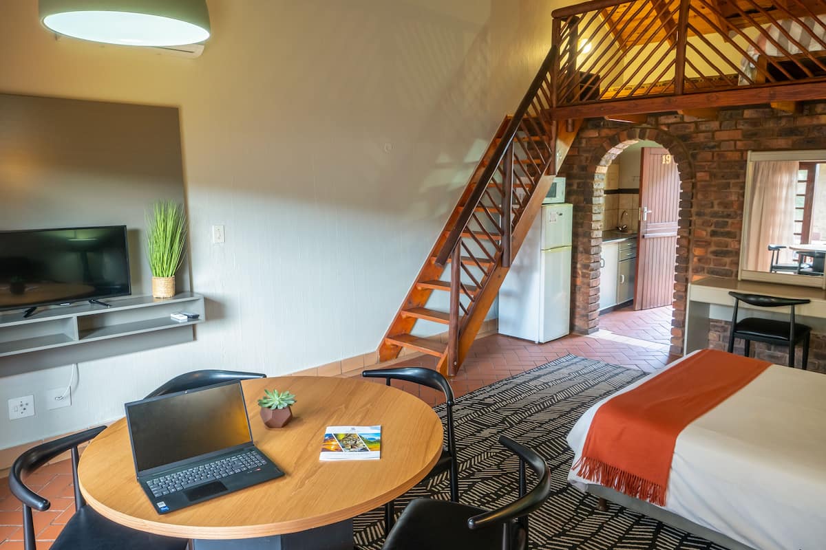 family room (cabana) | 1 bedroom, free cots/infant beds, free wifi, bed sheets