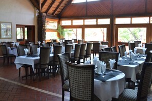 2 restaurants; breakfast, lunch, and dinner served