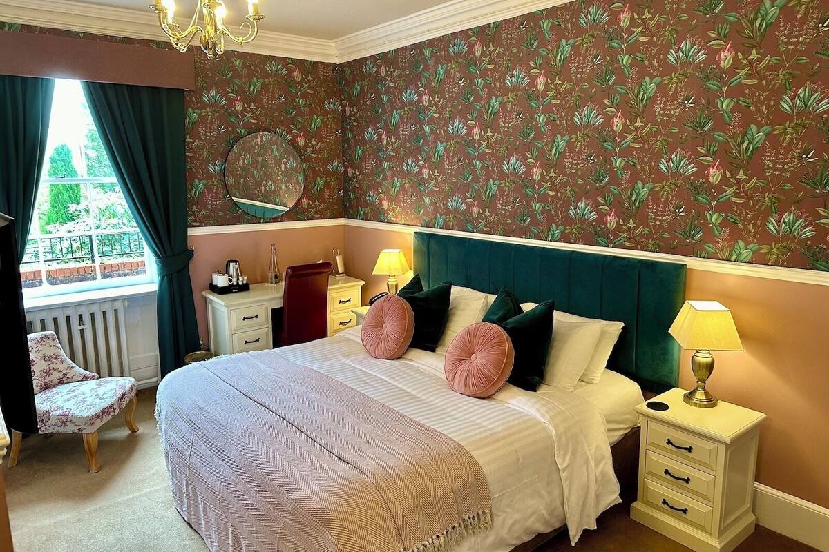 executive double or twin room | 1 bedroom, iron/ironing board, free wifi, bed sheets